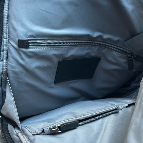 Tumi backpack that fits on your carryon handle.  Tons of pockets and secure ! - Picture 4 of 4